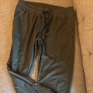 Zyia Olive Peak Joggers Large
